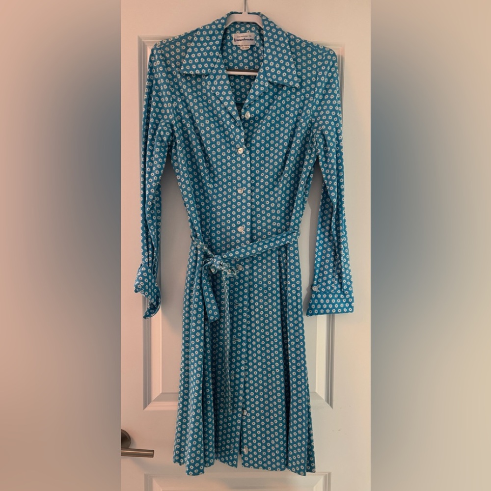 Vintage Floral Blue Button-Up Dress wide collar